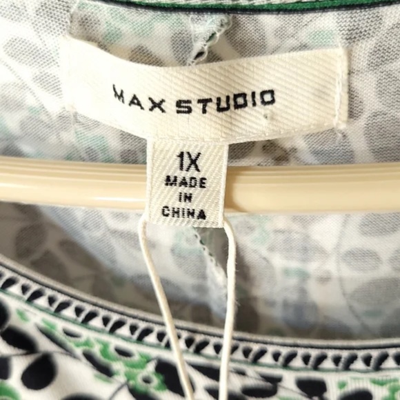 Max Studio Botanical Pattern Flutter Sleeve Top - Picture 5 of 7